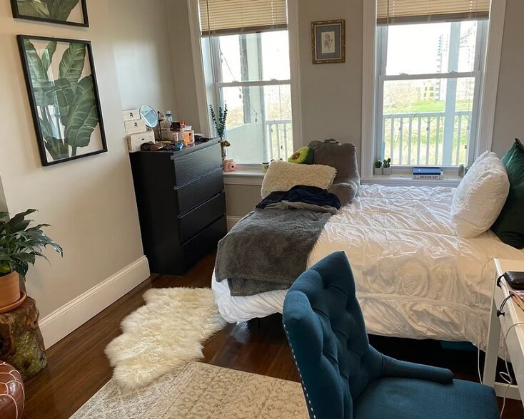 Building Photo - 92 Calumet St