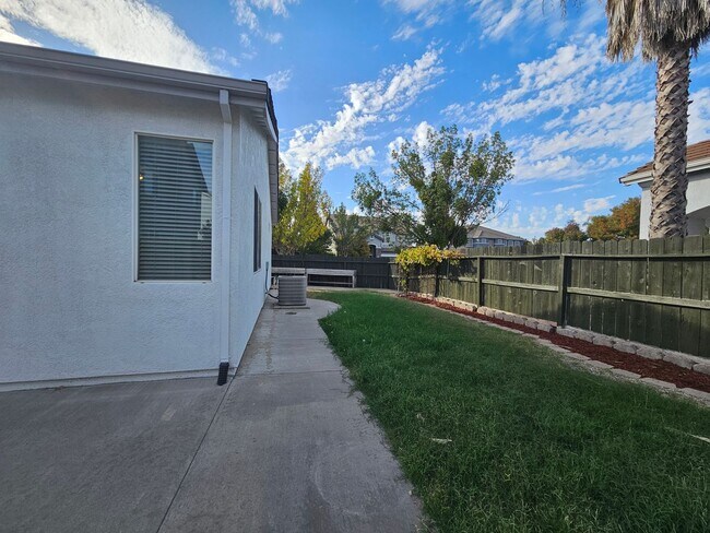 Building Photo - Single story home in Sylvan School District!