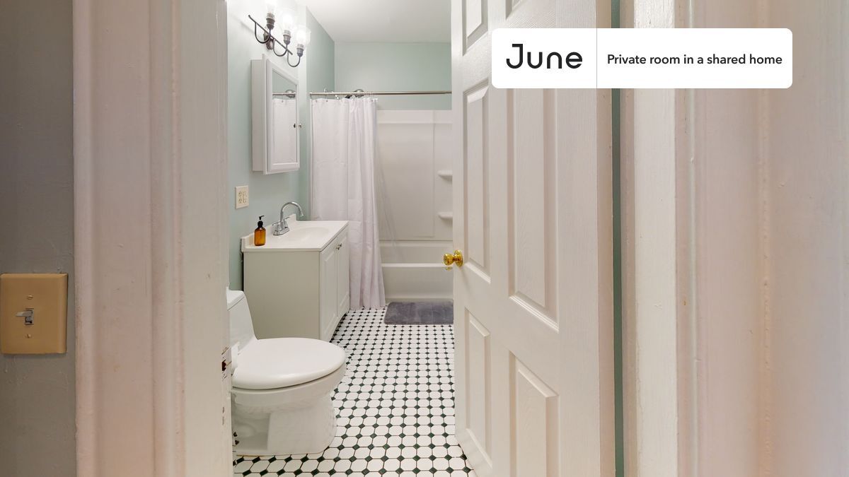 Building Photo - Room in Shared 4 bed/1 bath home in Dorchester Center