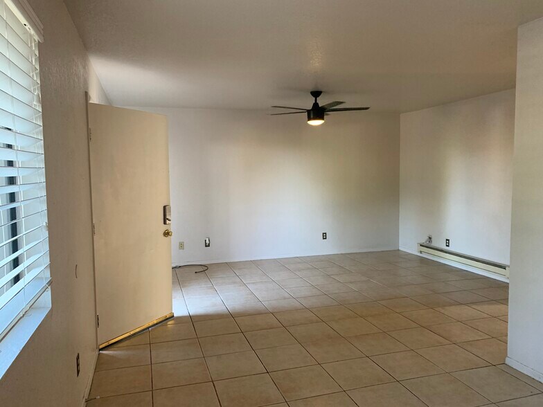 Building Photo - 2446 S High View Cir