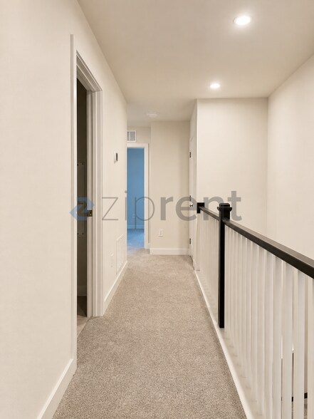 Building Photo - Unit