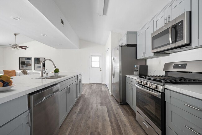 Building Photo - 5288 Manhasset Dr