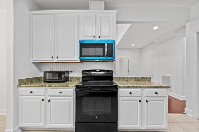 Building Photo - *Charming Farmhouse Style Retreat in Youngsville*