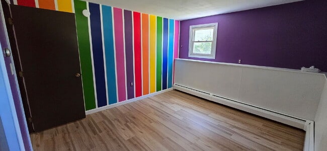 Building Photo - UPDATED!! 3 bed, 2 bath house with solar p...