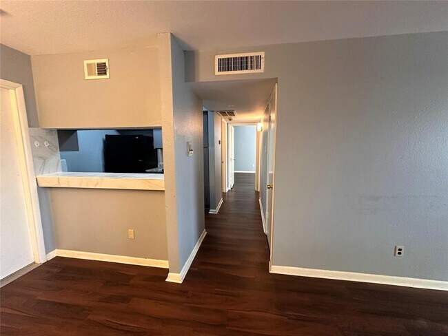 Building Photo - 8433 Hearth Dr