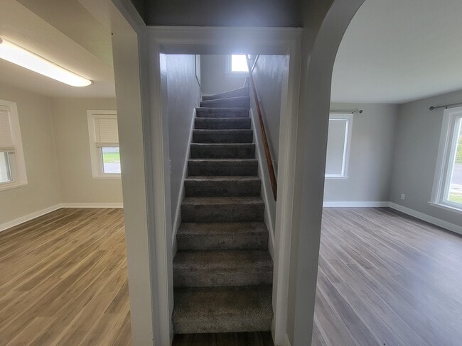 Building Photo - 2381 Lakewood Ave