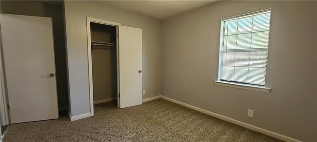 Building Photo - 8460 Pineland Dr