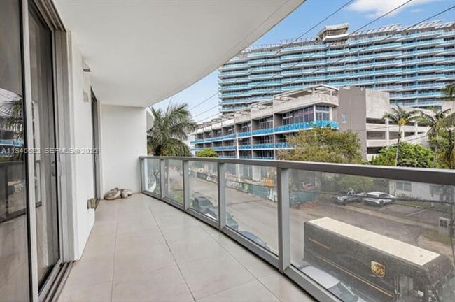 Building Photo - 13800 Highland Dr