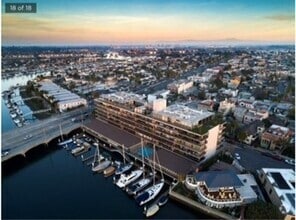 Building Photo - LOVELY LIVING IN NAPLES CANAL!