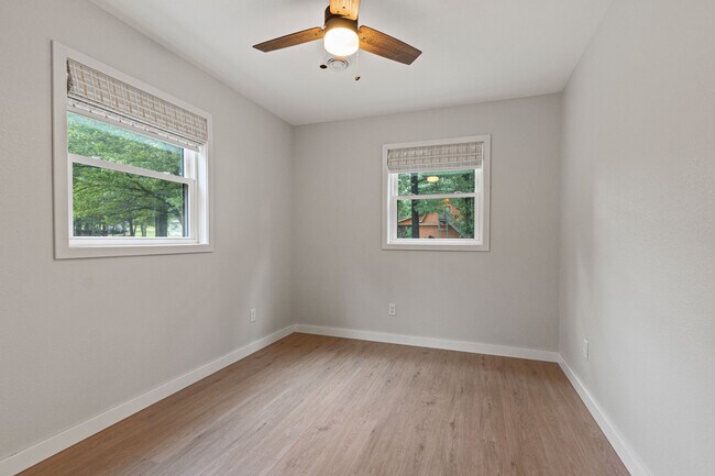Building Photo - 1688 S Aurora Ln