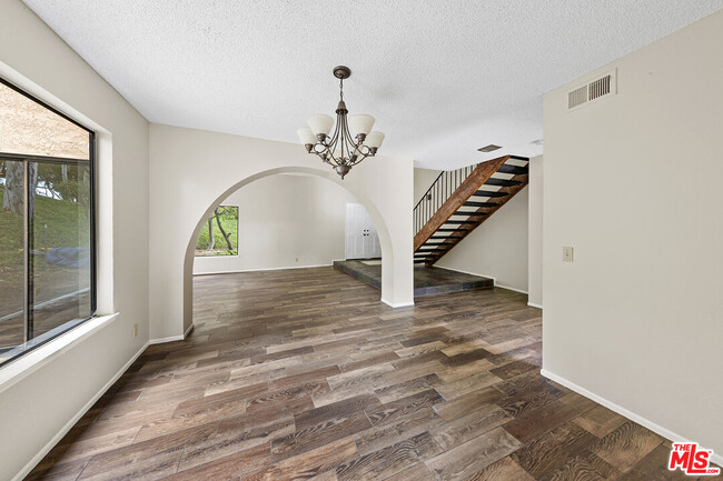 Building Photo - 780 Carriage Cir