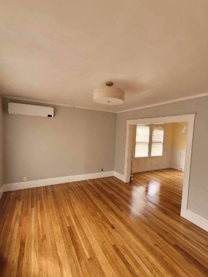 Living Rm. - 62 Oxford Ave