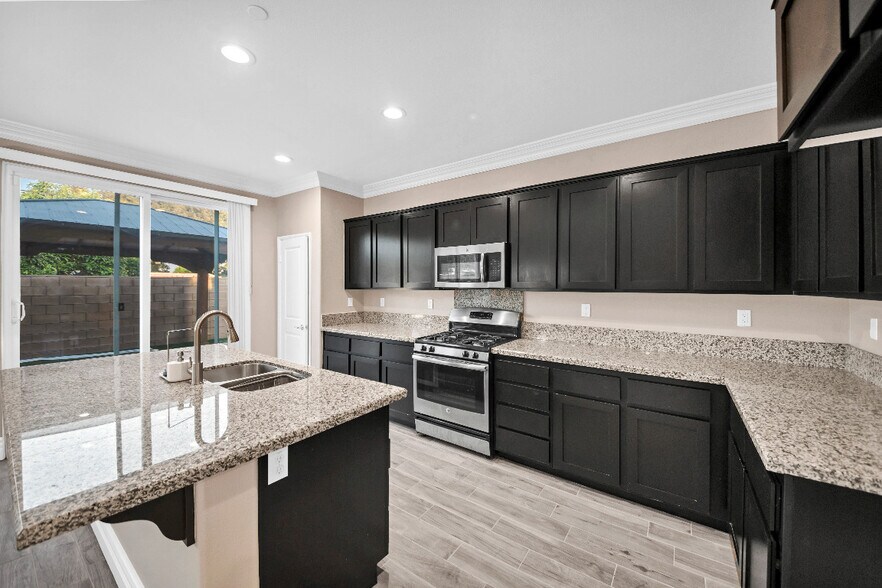 Building Photo - 4367 Amanecer Dr