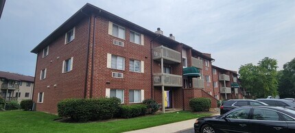 Building Photo - 940 N Lakeside Dr