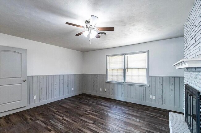 Building Photo - 5426 43rd St