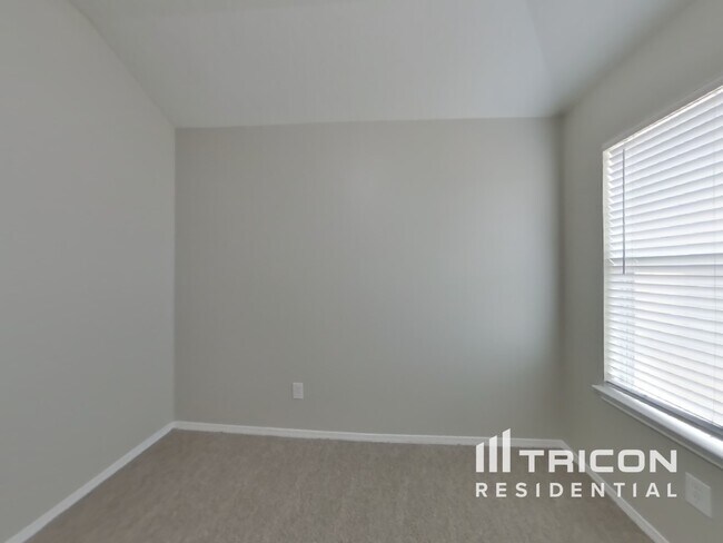 Building Photo - 20318 Yosemite Falls Dr