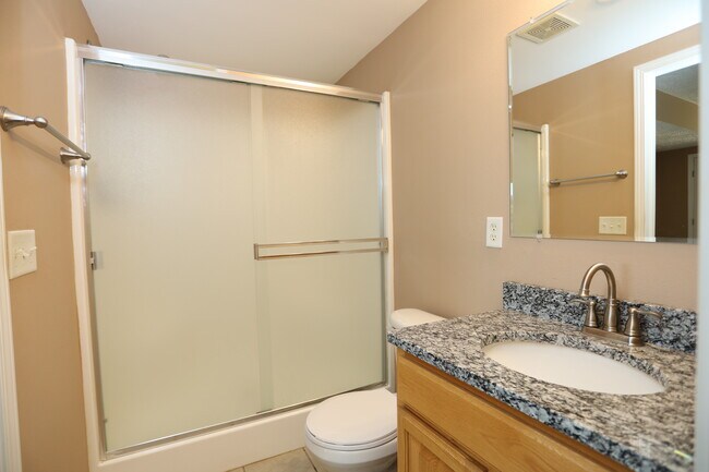 Master Bath - 3738 Riverbed Lane Southeast