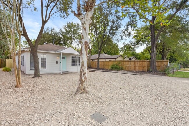 Building Photo - BEAUTIFUL HOME IN HOUSTON. MOVE IN READY!.