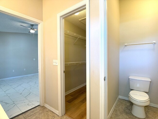 Building Photo - Perfect Location with Amenities Galore!