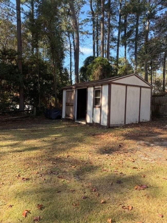 Building Photo - 3 Bedroom/2 Bathroom - Close to SJAFB, Shopping, Restaurants!