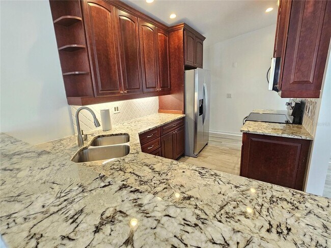 Building Photo - 341 Bayshore Dr