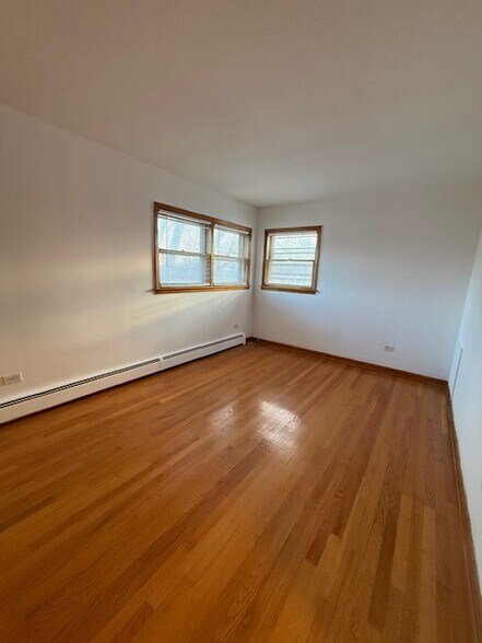 Bed 2 - 1214 E Northwest Hwy