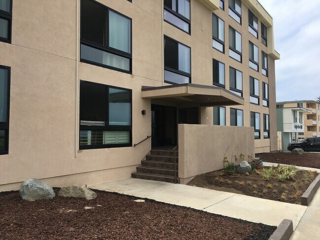 Building Photo - Beach Front Complex!!