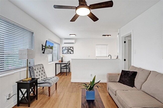 Building Photo - 754 NE 40th St