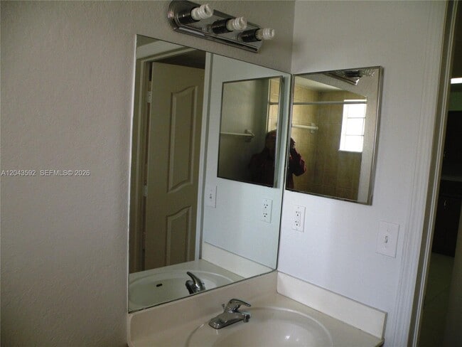 Building Photo - 10981 NW 88th Terrace