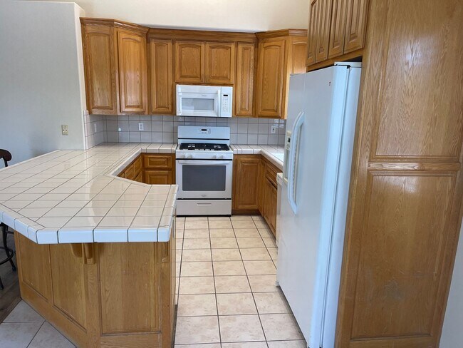 Building Photo - 143 Goldenwest Ct