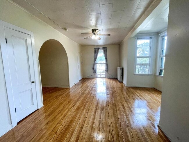 Building Photo - 103 E Spencer St