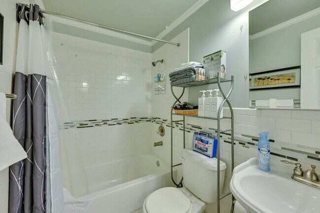 Building Photo - 220 Mitchell St