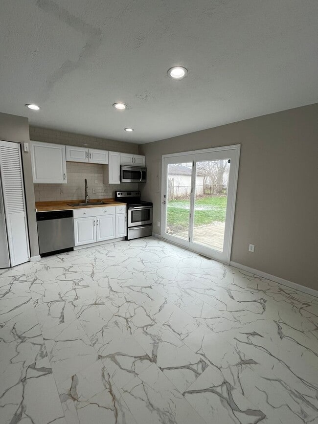 Building Photo - Spacious 3-Bedroom Ranch with 2-Car Garage & Oversized Fenced Backyard