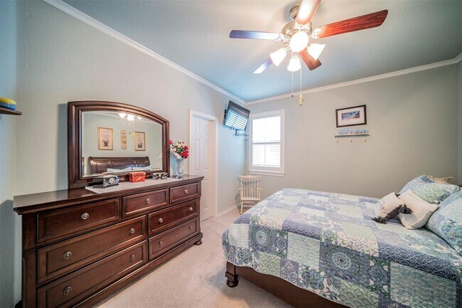 Building Photo - 11048 Kinston St