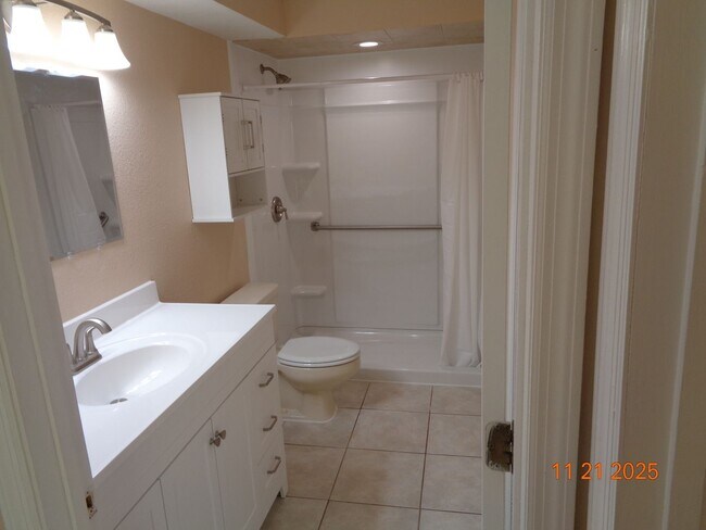 Building Photo - WELL MAINTAINED FLORIDA SHORES 2BR 1BA DUPLEX FOR RENT