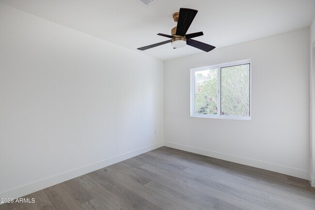 Building Photo - 4235 N 35th Way
