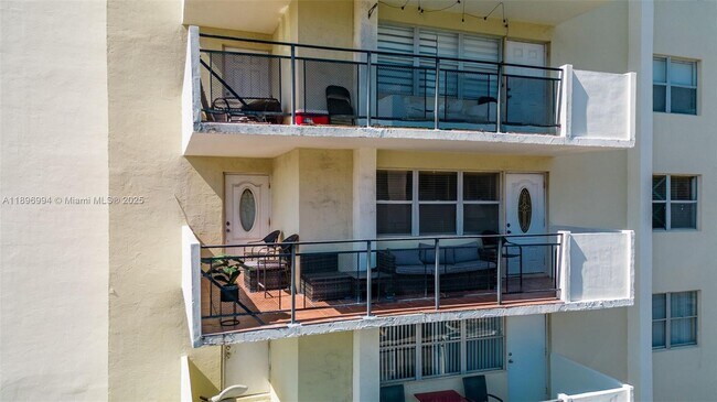 Building Photo - 401 Golden Isles Dr