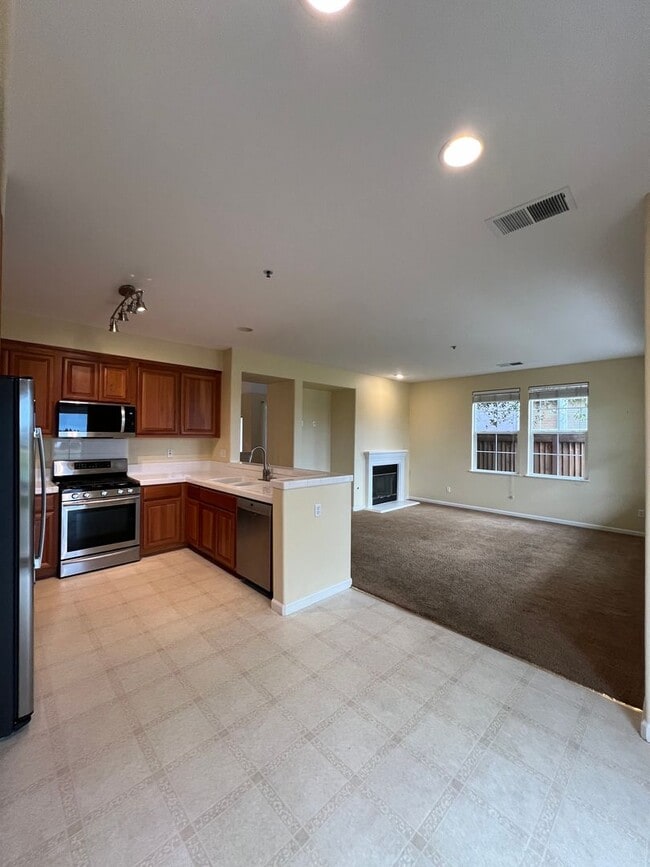 Building Photo - 4br in Bay Breeze Community