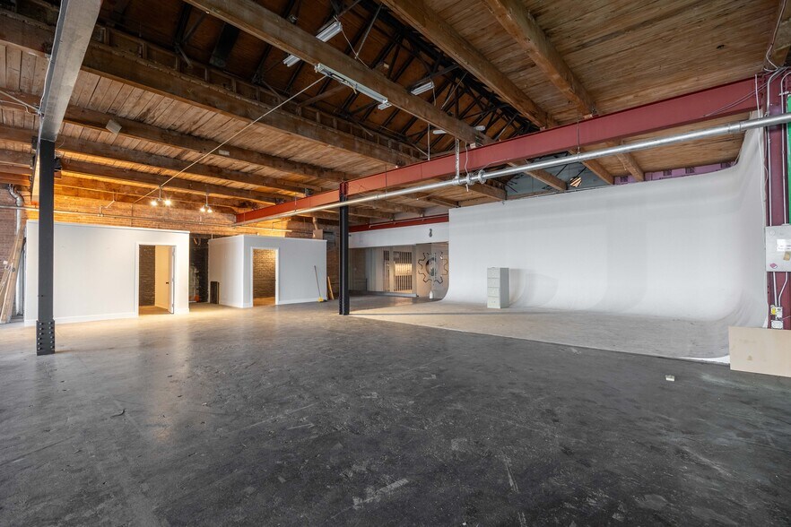 Building Photo - 3134 W Carroll Ave