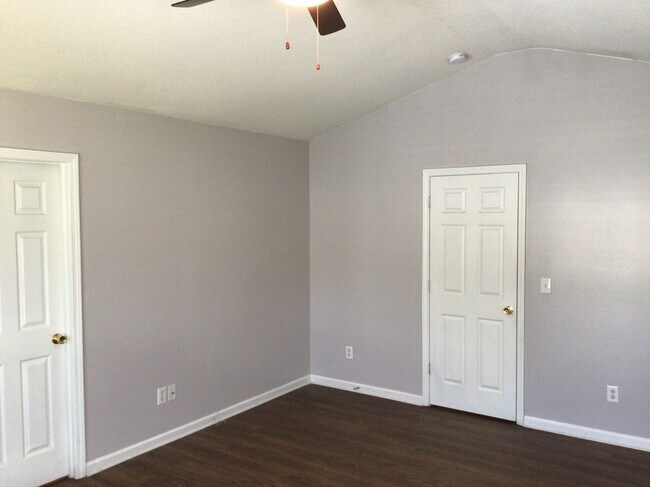 Building Photo - 2021 Sonoma Valley Drive