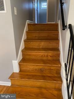 Building Photo - 704 Kings Ln