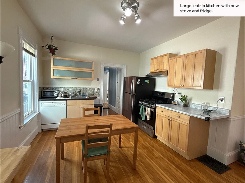 Building Photo - 40 Bartlett St