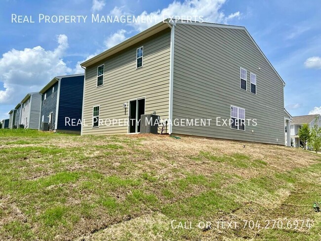 Building Photo - 124 Dorian Pl