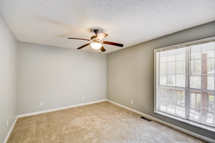 Building Photo - 25 Moss Rock Cir