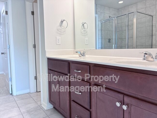 Building Photo - 1112 Lakebrink Dr