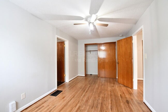 Building Photo - 170 Gillette Ave