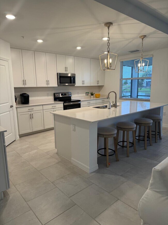 Building Photo - 5739 Oakmont Ct