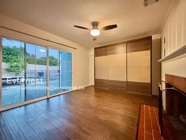 Building Photo - 4932 La Crescenta Ave