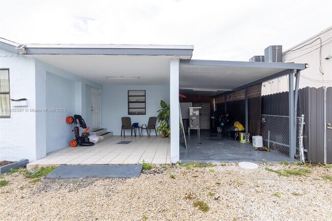 Building Photo - 3925 SW 88th Pl