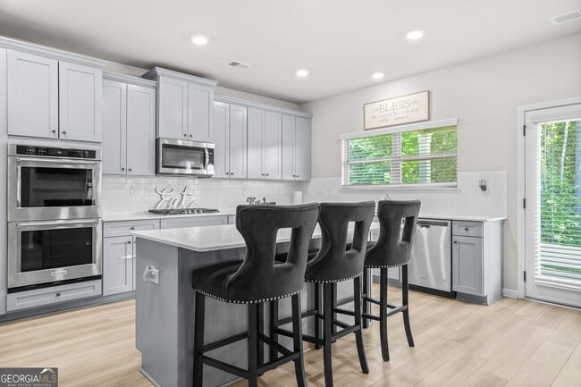 Building Photo - 361 Traditions Ln